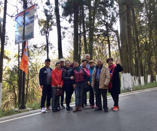 简报：西山区台胞台属联谊会开展迎新年登山活动 (2)